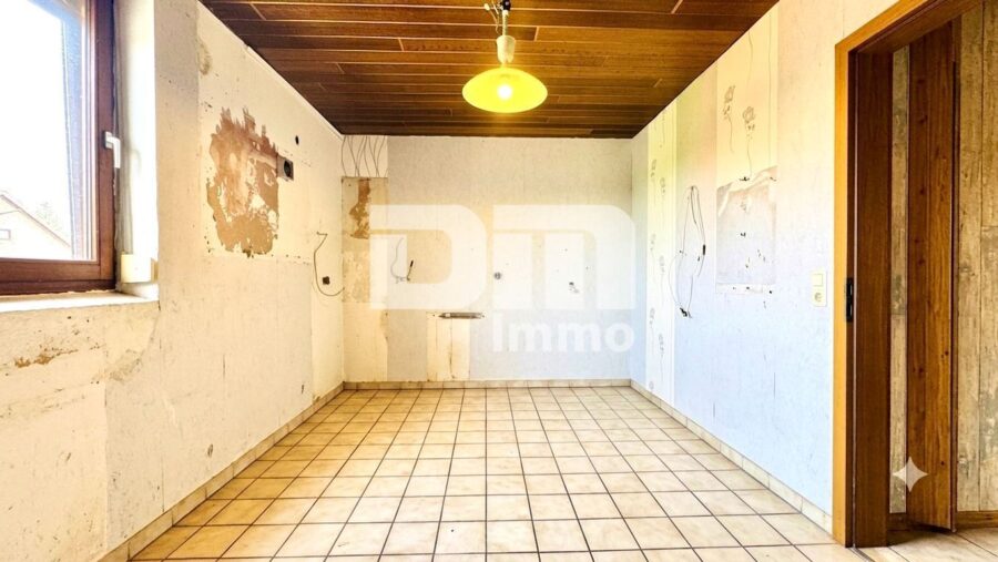 Charmantes Einfamilienhaus/Resthof mit viel Platz, modernisierter Technik und idyllischem Garten - Wohnhau OG/DG ehem. Küche / Optional Schlafzimmer